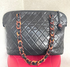 Vintage CHANEL black lambskin large tote bag with brown plastic chains and CC mark charm to the LAMPO zipper. 050206ac3