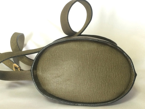 Vintage Hunting World khaki genuine leather shoulder purse with iconic –  eNdApPi ***where you can find your favorite designer vintages..authentic,  affordable, and lovable.