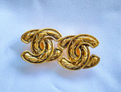 Vintage CHANEL earrings with matelasse CC marks. Beautiful and rare jewelry. 050327ya1