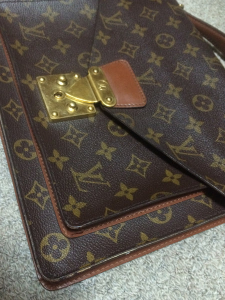 90's Vintage Louis Vuitton monogram handbag. Elegant and classic