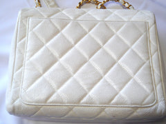 Vintage Chanel classic white caviar leather 2.55 square shape chain shoulder bag with golden CC closure. Must have purse.