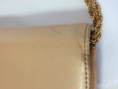 Vintage Bally nude beige leather chain shoulder bag, can be clutch purse with gold tone logo motif and frames.