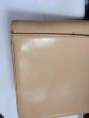 Vintage Bally nude beige leather chain shoulder bag, can be clutch purse with gold tone logo motif and frames.