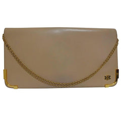 Vintage Bally nude beige leather chain shoulder bag, can be clutch purse with gold tone logo motif and frames.