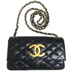 80's vintage CHANEL black lambskin shoulder bag with golden large CC closure and beak tip flap tip. Classic 2.55 bag