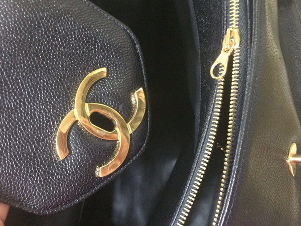 Reserved for Leonis. Vintage CHANEL black caviar leather