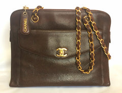 Vintage CHANEL dark brown caviarskin chain shoulder tote bag with golden CC closure. Classic and daily use bag