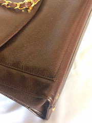 Vintage CHANEL dark brown caviarskin chain shoulder tote bag with golden CC closure. Classic and daily use bag