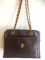 Vintage CHANEL dark brown caviarskin chain shoulder tote bag with golden CC closure. Classic and daily use bag