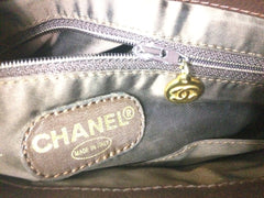 Vintage CHANEL dark brown caviarskin chain shoulder tote bag with golden CC closure. Classic and daily use bag