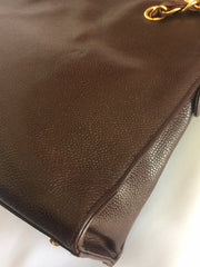 Vintage CHANEL dark brown caviarskin chain shoulder tote bag with golden CC closure. Classic and daily use bag