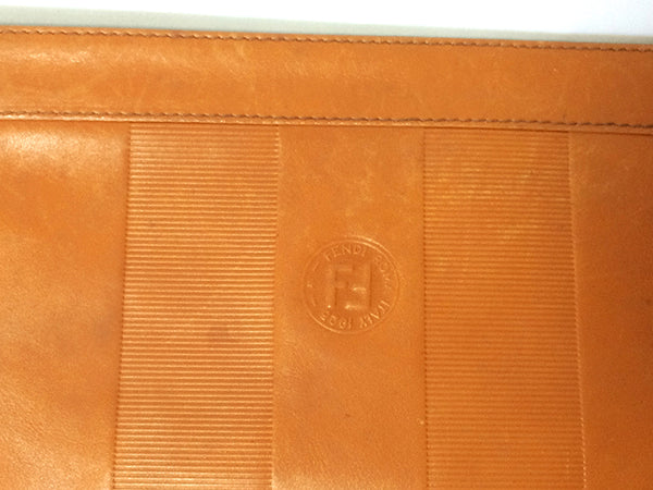 Fendi Logo Embossed Zipped Clutch Bag In Nero