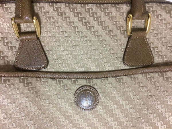 Gucci: Vintage GG Oval Crossbody Bag - Brown Leather/Beige Fabric – GEM  Pawnbrokers