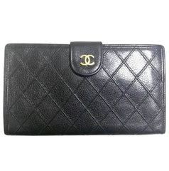 Vintage CHANEL black caviar leather wallet with stitches and gold tone CC motif. Perfect gift.