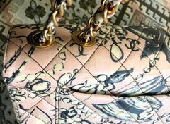 Vintage CHANEL pink coated canvas 2.55 jumbo chain shoulder bag with hat, pearl, bow, camellia, and jewelry illustration print. Rare masterpiece. VES 20190312