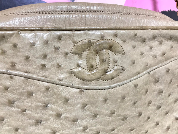 Médaillon leather handbag Chanel Beige in Leather - 35632168