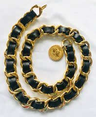 Vintage CHANEL black leather thick chain belt with golden mademoiselle and CC charm. Nice and heavy single layer belt.