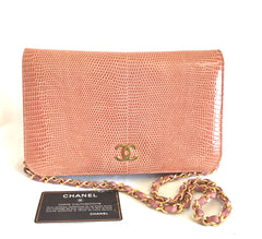 Vintage CHANEL milky pink genuine lizard leather 2.55 shoulder bag with golden CC mark and and chain strap. Rare masterpiece.