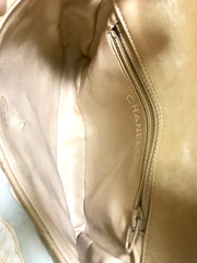 Vintage CHANEL beige lamb waist bag, fanny pack with golden chain belt & CC closure. Good for waist size 28"~ 30" (71cm ~ 77cm)