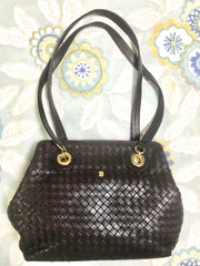 Vintage Bally dark brown lamb leather woven, intrecciato style shoulder bag with golden B logo motif. Classic purse. 050320r1