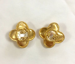 MINT. Vintage CHANEL golden flower design earrings with CC marks and diamond cut crystal stone. Beautiful jewelry and perfect Chanel gift.