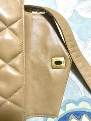 Vintage CHANEL beige lamb waist bag, fanny pack with golden chain belt & CC closure. Good for waist size 28"~ 30" (71cm ~ 77cm)