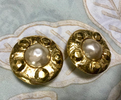 Vintage CHANEL gold tone large round earrings with faux pearl. Classic jewelry.