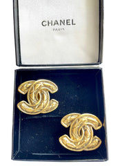 Vintage CHANEL earrings with matelasse CC marks. Beautiful and rare jewelry. 050327ya1