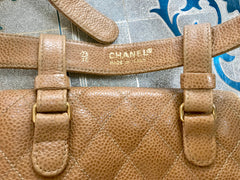 Vintage CHANEL beige brown caviarskin waist purse, hip bag, fanny pack with golden CC mark. Classic 2.55 design. R0410112