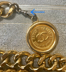 1980s-1990s. Vintage CHANEL golden thick chain belt with a golden CC charm and logo plate. 83cm at max