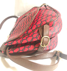 Vintage Roberta di Camerino red and brown saumur messenger shoulder bag with leather trimmings with R logo motif. Made in USA. 060711r2