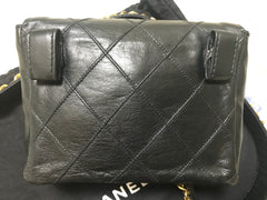 Vintage CHANEL black leather waist purse, fanny pack, hip bag with gold CC closure and chain belt. Belt 30”-31.9”(76cm~80cm).
