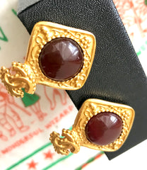 Vintage CHANEL golden square frame and wine red round gripoix glass stone earrings with CC mark. Beautiful and rare jewelry.