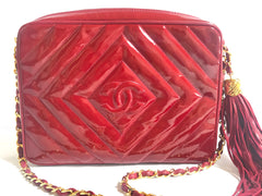 Vintage CHANEL lipstick red patent enamel shoulder bag, camera bag with CC mark and fringe. Rare diamond, diagram, chevron stitch. Glossy.