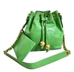 Vintage CHANEL green caviar leather hobo bucket shoulder bag with golden chain strap, drawstrings, and CC stitch mark. 041206an11