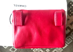 Vintage CHANEL red leather belt bag, fanny pack with detachable chain belt and CC stitch mark on flap. Fits 29.5" through 32.8"