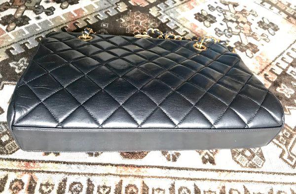 Chanel Black Alligator Kisslock Frame Clutch Shoulder Bag With Chain  Antiqued Gold Hardware, 2015 Available For Immediate Sale At Sotheby's
