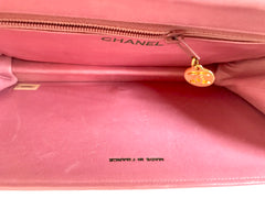 Vintage CHANEL milky pink genuine lizard leather 2.55 shoulder bag with golden CC mark and and chain strap. Rare masterpiece.