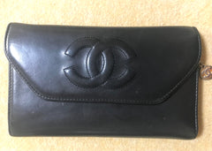 Vintage CHANEL black leather wallet with large CC stitch mark. Rare wallet from Chanel in 90’s. 050320r9