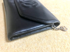 Vintage CHANEL black leather wallet with large CC stitch mark. Rare wallet from Chanel in 90’s. 050320r9