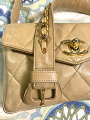 Vintage CHANEL beige lamb waist bag, fanny pack with golden chain belt & CC closure. Good for waist size 28"~ 30" (71cm ~ 77cm)