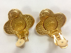 MINT. Vintage CHANEL golden flower design earrings with CC marks and diamond cut crystal stone. Beautiful jewelry and perfect Chanel gift.