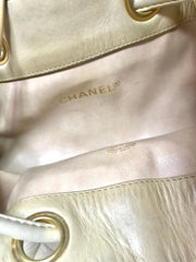 Vintage CHANEL beige quilted lamb leather hobo bucket shoulder bag with drawstrings and golden CC mark ball. 050320r3