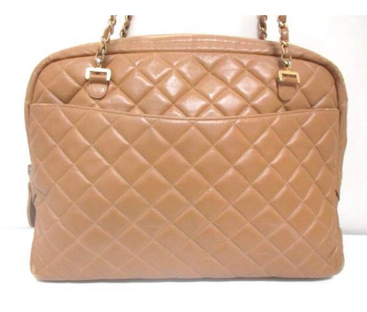 80's Vintage CHANEL brown lambskin large classic bag with double golden chain strap and a CC pull charm.