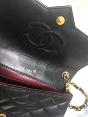 80's vintage CHANEL black lambskin shoulder bag with golden large CC closure and beak tip flap tip. Classic 2.55 bag