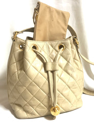 Vintage CHANEL beige quilted lamb leather hobo bucket shoulder bag with drawstrings and golden CC mark ball. 050320r3