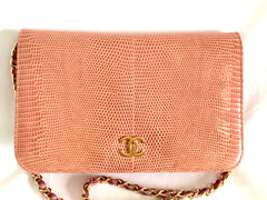 Vintage CHANEL milky pink genuine lizard leather 2.55 shoulder bag with golden CC mark and and chain strap. Rare masterpiece.