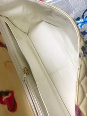 Vintage CHANEL cream vinyl coated canvas 2.55 jumbo chain shoulder bag with CC mark and lip illustration print. Rare masterpiece.