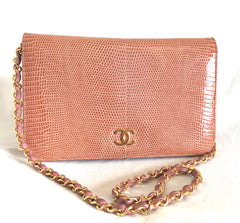 Vintage CHANEL milky pink genuine lizard leather 2.55 shoulder bag with golden CC mark and and chain strap. Rare masterpiece.