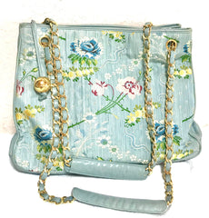 Vintage CHANEL Japanese kimono design jacquard fabric and blue leathers shoulder bag with golden CC charm. One-of-a-kind purse. 0405031re3